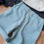 تیشرت و شلوارک کرم سبز با طرح پنج‌خط