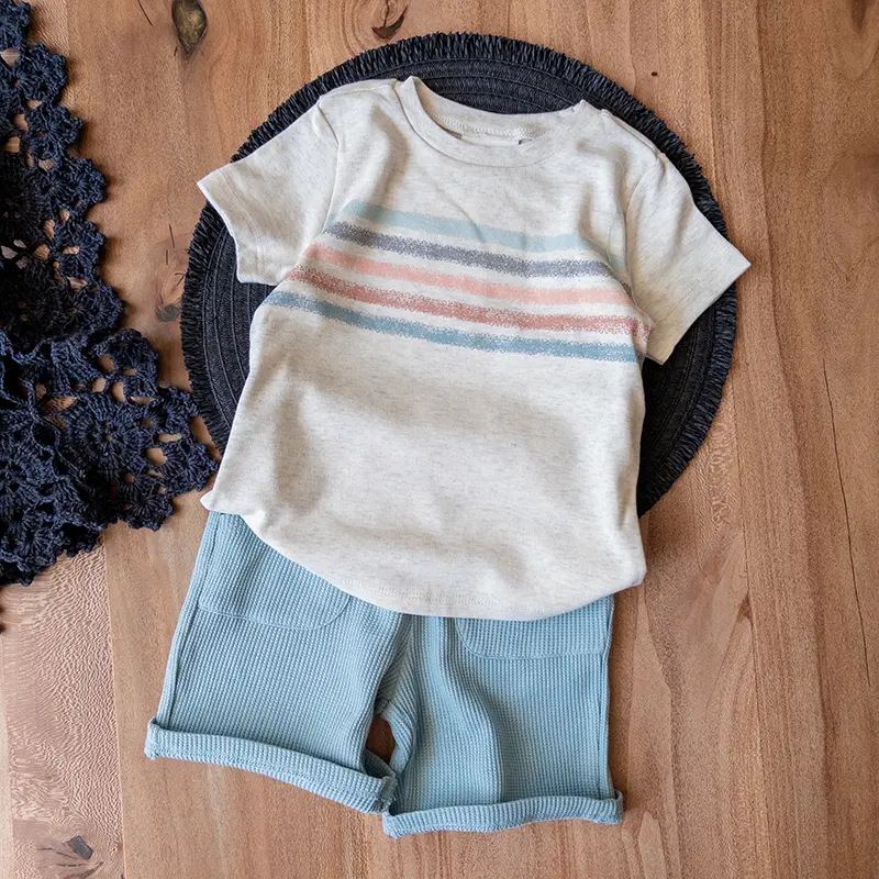 ست کامل تیشرت و شلوارک پنج‌خط کرم سبز مناسب پسر بچه‌ها