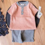 ست تیشرت و شلوارک زنبوری سه‌دکمه صورتی بچه‌گانه