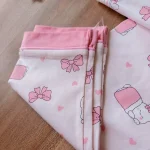 ست دو‌تکه راحتی کودکانه با طراحی ملایم خرگوش و پاپیون