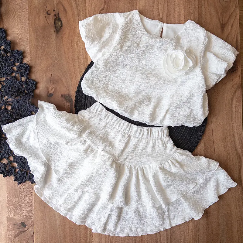 کراپ و شلوارک گل‌دار سفید از برند چیکوبای