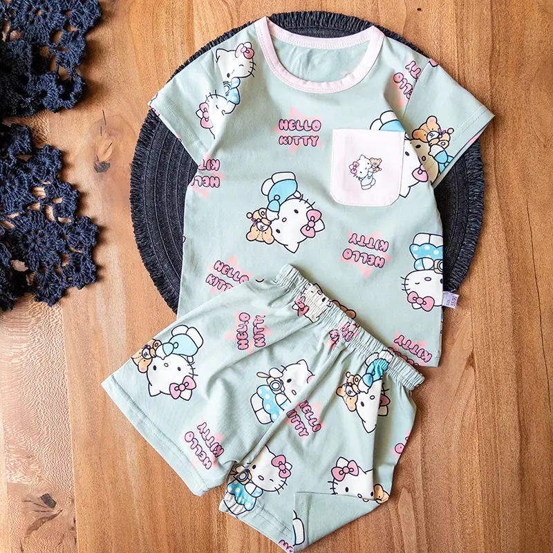 ست راحتی کودکانه با تیشرت طوسی و شلوارک صورتی و طرح کیتی