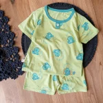 ست راحتی کودکانه با تیشرت دکمه‌دار و شلوارک سبز طرح دایناسور