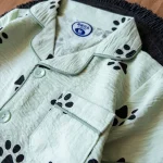 لباس راحتی بچه‌گانه جلو‌دکمه‌ای با چاپ جاپای سگ