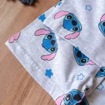 اسنیچ طلایی روی تیشرت ست راحتی بچه‌گانه