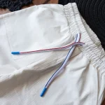 تیشرت و شلوارک سرمه‌ای سفید با طراحی ساده و شیک