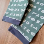 ست دو‌تکه راحتی بچه‌گانه با رنگ‌های ترکیبی و نوشته‌های انگلیسی