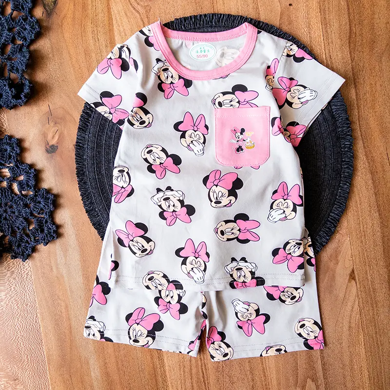 ست راحتی کودکانه با تیشرت و شلوارک صورتی و چاپ مینی‌ماوس