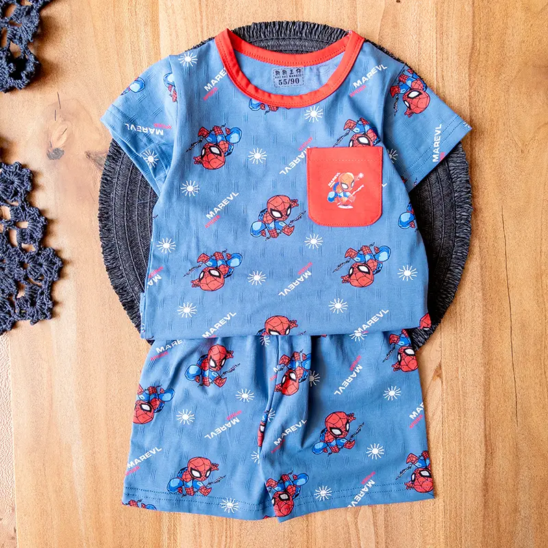 ست راحتی کودکانه با تیشرت و شلوارک قرمز و چاپ مرد عنکبوتی