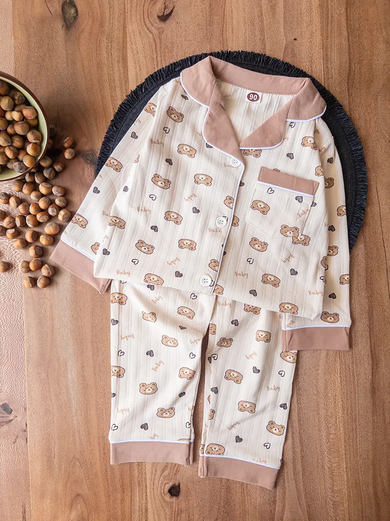 لباس پسرانه جلو دکمه‌ای کرم با طرح خرس و قلب