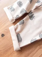 لباس پنبه‌ای کودک پسر با رنگ خنثی و چاپ کارتونی فیل بانمک