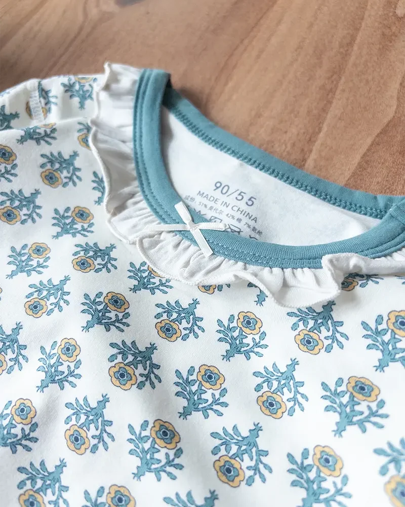 لباس بچگانه دختر با چاپ گل‌های سبز و زرد و یقه گرد ساده