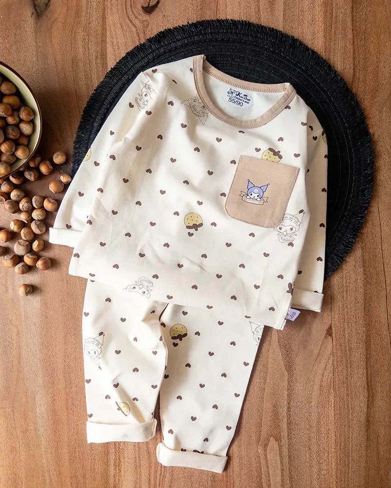 لباس راحتی دخترانه کرم با یقه گرد و طرح کرومی کارتونی