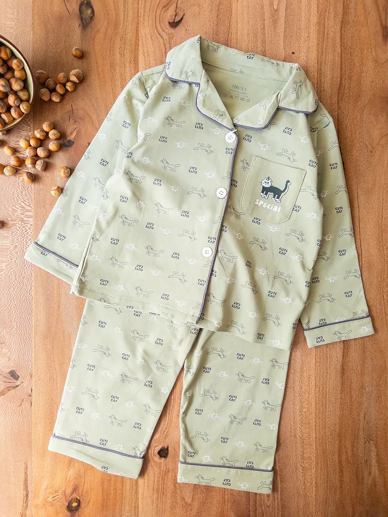 لباس راحتی بچگانه سبز جلو دکمه‌ای با طرح گربه بامزه