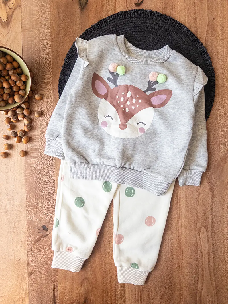 ست اهوی طوسی بچه‌گانه لایف‌استایل فضای باز برای نمایش راحتی حرکت