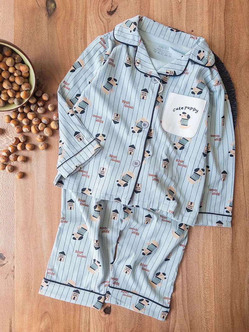 لباس راحتی بچگانه جلو دکمه‌ای فیروزه‌ای با طرح سگ و خانه