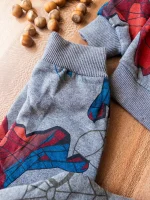 کلوزآپ بافت پارچه ست دورس‌ و شلوار طوسی نرم و مناسب پوست حساس