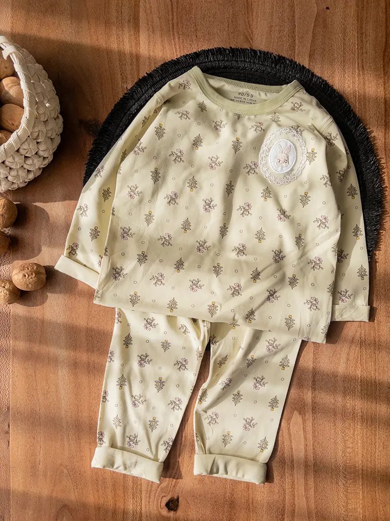 ست راحتی پسرانه سبز با طرح درخت کاج روی بلوز نخی