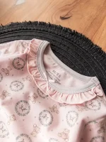 لباس نخی دخترانه با چاپ خرس بامزه و شال‌گردن روی بلوز یقه گرد