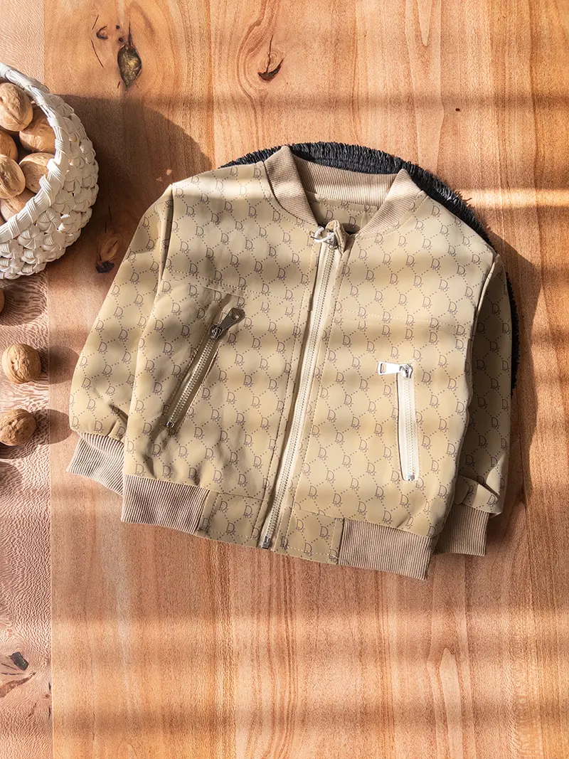 کاپشن کرم تیره بچگانه با طرح برند دیور و آستر گرم