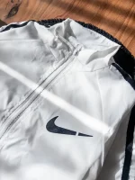 ست بچگانه سفید اسپرت با لوگوی نایکی روی سوییشرت