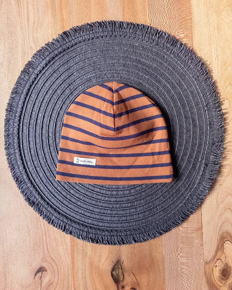 کلاه کودکانه زمستانی طرح راه‌راه قهوه‌ای و سرمه‌ای