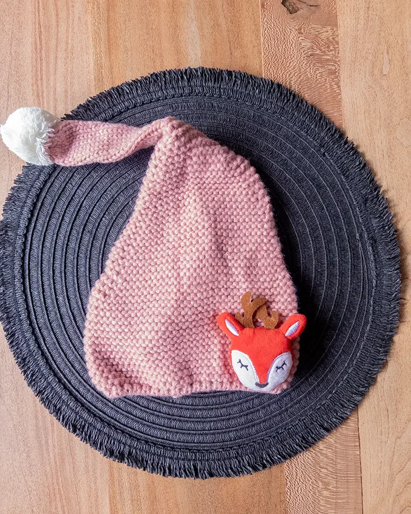 کلاه صورتی دنباله‌دار بچگانه با طراحی گرم و فانتزی