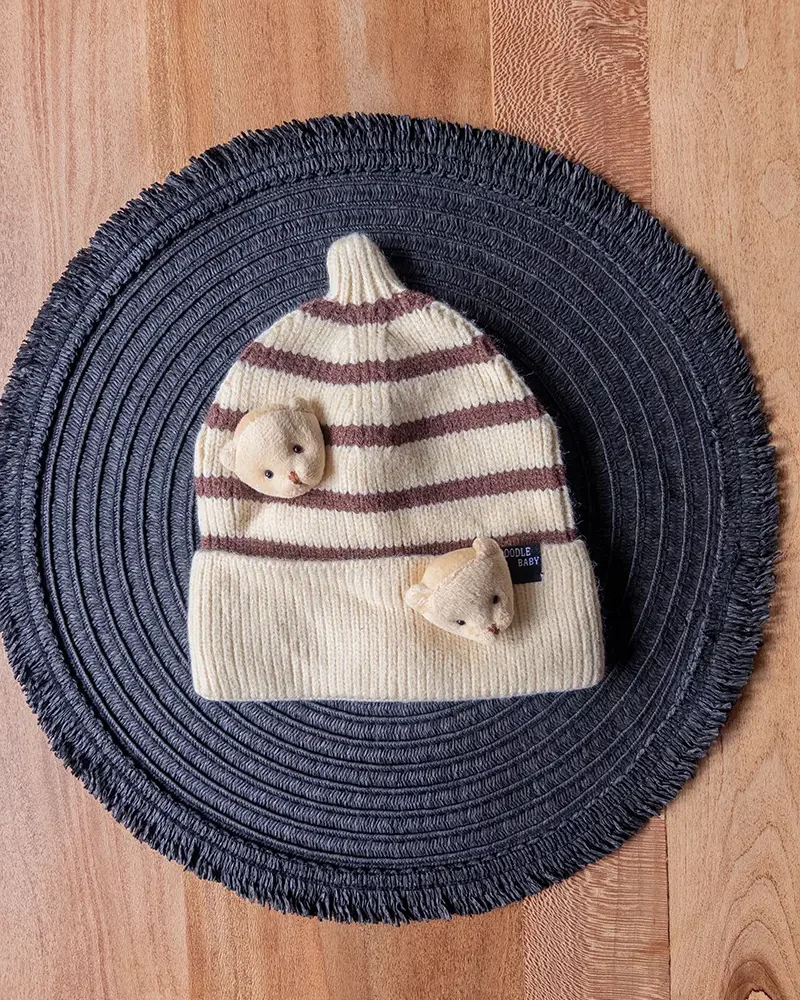 کلاه بافت راه‌راه بچگانه با طرح خرس برجسته