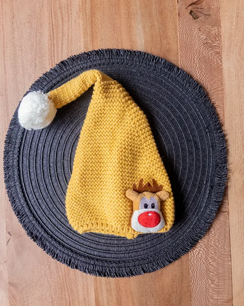 کلاه زمستانی کودکانه رنگ زرد با طرح دنباله‌دار