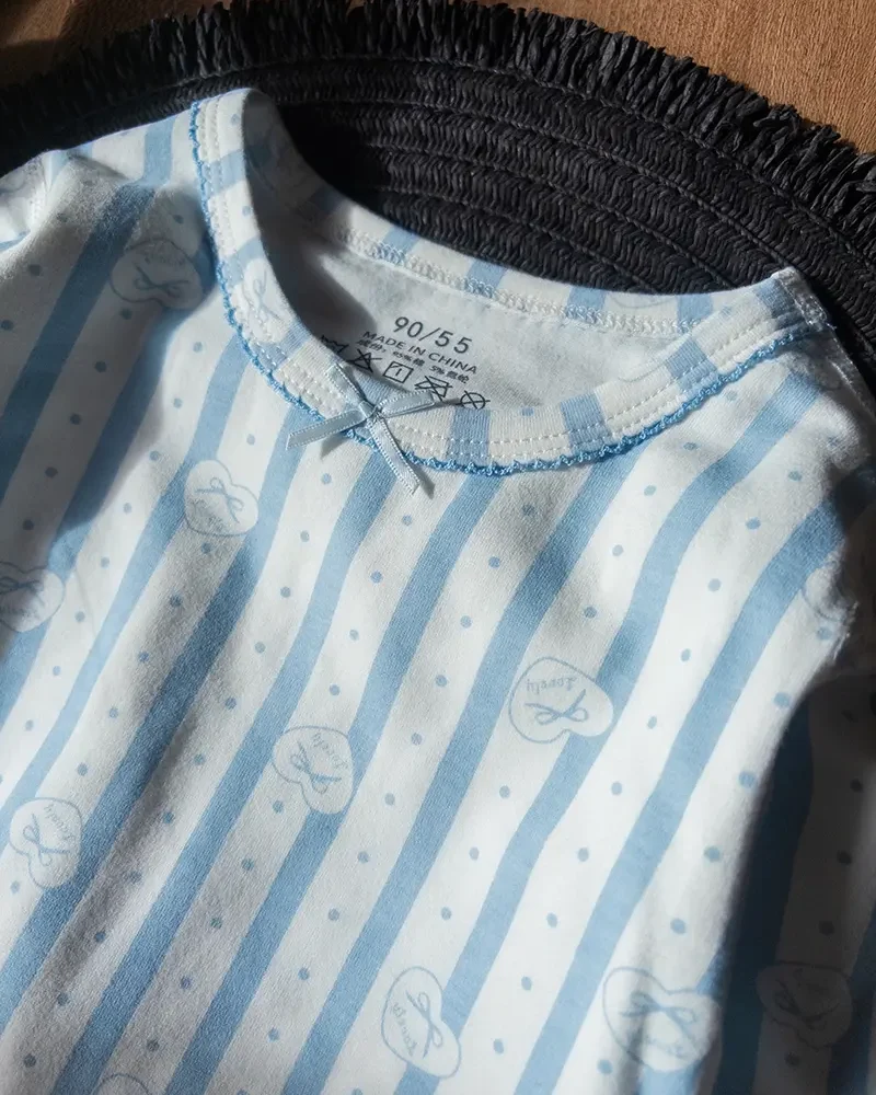 لباس راحتی آبی یقه‌گرد طرح قلب راه‌راه