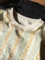 لباس راحتی یقه‌گرد سبز و زرد طرح گل فشرده