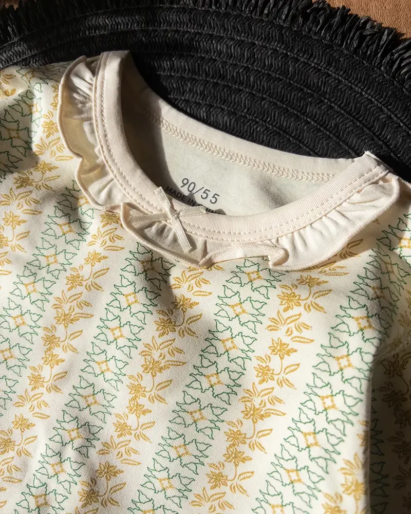 لباس راحتی یقه‌گرد سبز و زرد طرح گل فشرده