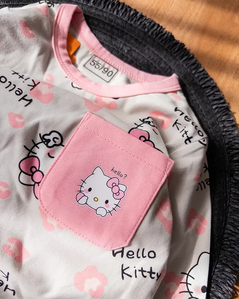 لباس راحتی یقه‌گرد طوسی صورتی طرح کیتی