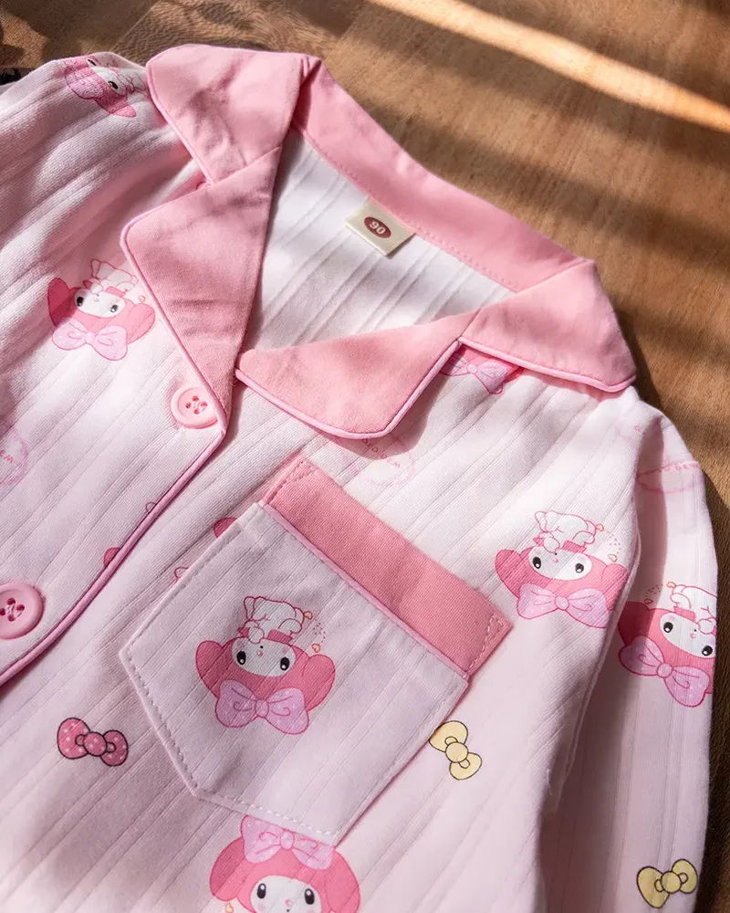 لباس راحتی جلو‌دکمه با نقش ملودی صورتی